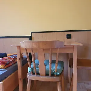  Apartment Affordable Central Rooms, 10-min To Lugner City